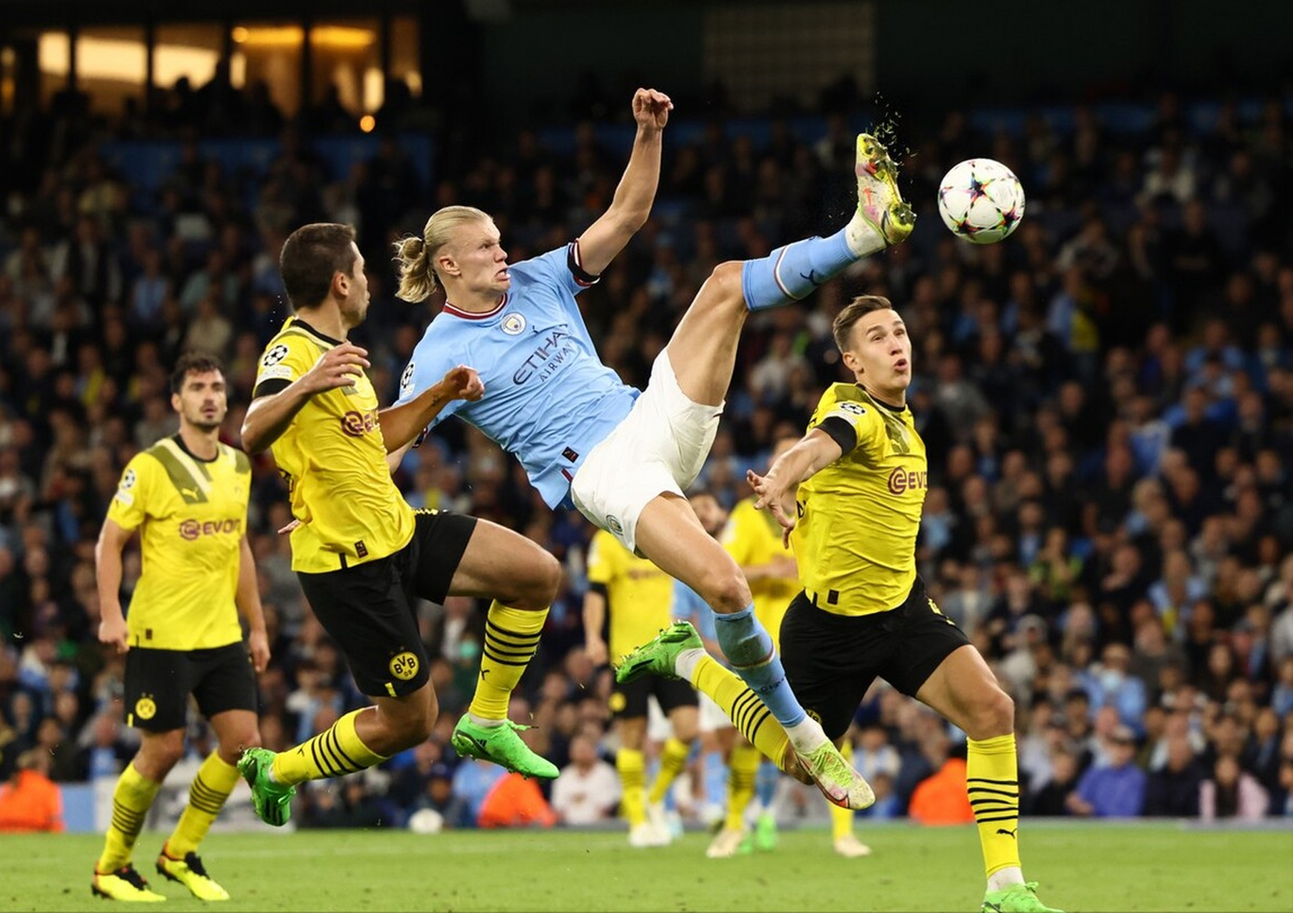 关于VAR判罚再引争议，哈兰德对阵姆巴佩裁判判点引发巨大争议的信息