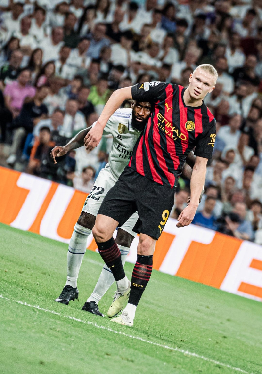 本泽马与哈兰德激战正酣，补时阶段一粒世界波决定胜负！的简单介绍